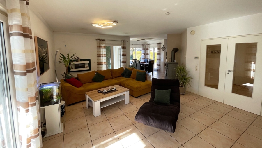 Wunderschönes & genial durchdachtes Zweifamilienhaus mit ca. 261 m² Wohnfläche in Toplage - Wohnzimmer Ansicht 1