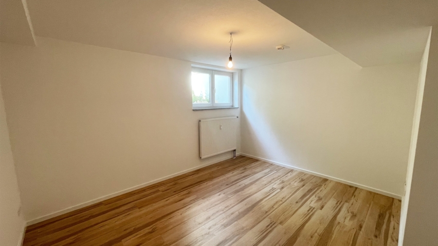 Schöne 3-Zimmer-Gartenwohnung mit 2 Bädern, Einbauküche und großer Garage in sehr ruhiger Wohnlage! - Arbeitszimmer/Gästezimmer