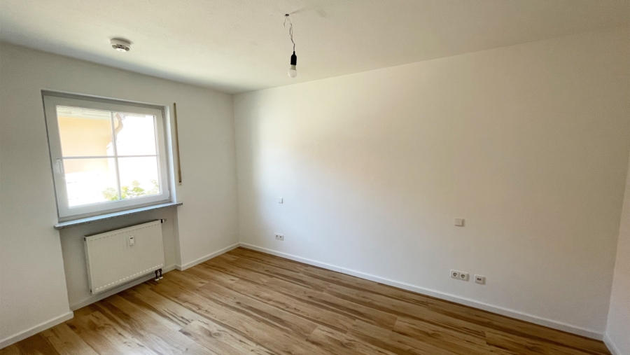 Schöne 3-Zimmer-Gartenwohnung mit 2 Bädern, Einbauküche und großer Garage in sehr ruhiger Wohnlage! - Schlafzimmer