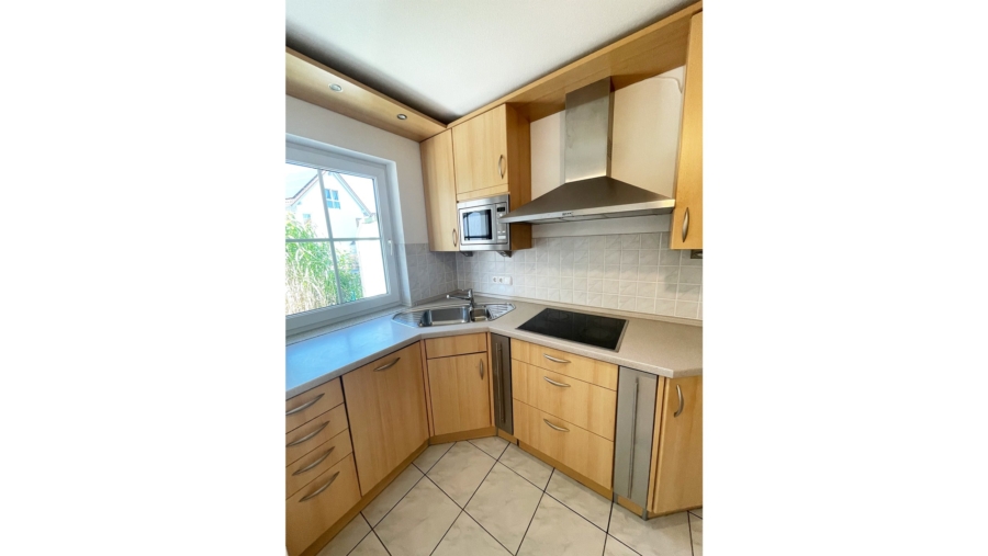 Schöne 3-Zimmer-Gartenwohnung mit 2 Bädern, Einbauküche und großer Garage in sehr ruhiger Wohnlage! - Küche Ansicht 1