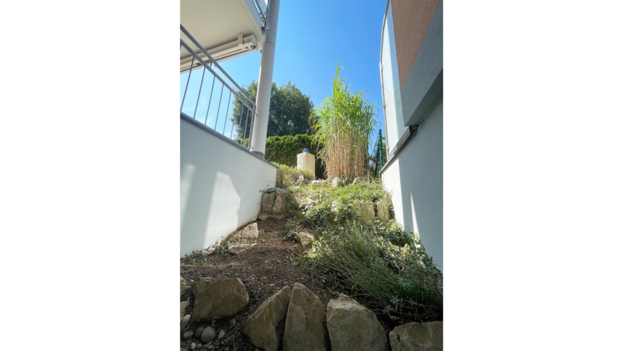 Schöne 3-Zimmer-Gartenwohnung mit 2 Bädern, Einbauküche und großer Garage in sehr ruhiger Wohnlage! - Lichtgraben