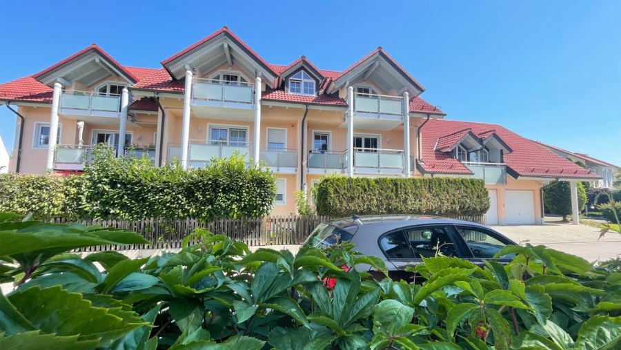 Schöne 3-Zimmer-Gartenwohnung mit 2 Bädern, Einbauküche und großer Garage in sehr ruhiger Wohnlage! - Ansicht Haus