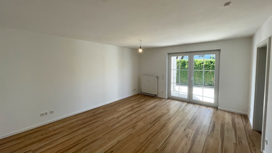 Schöne 3-Zimmer-Gartenwohnung mit 2 Bädern, Einbauküche und großer Garage in sehr ruhiger Wohnlage! - Wohnbereich