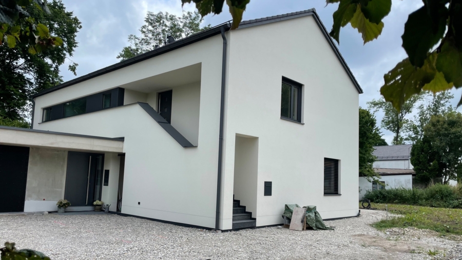 Leben am Park! Sehr hochwertige 2-Zimmer-Wohnung in Bestlage Eicherloh zum Erstbezug zu vermieten! - Hausansicht Eingangsbereich