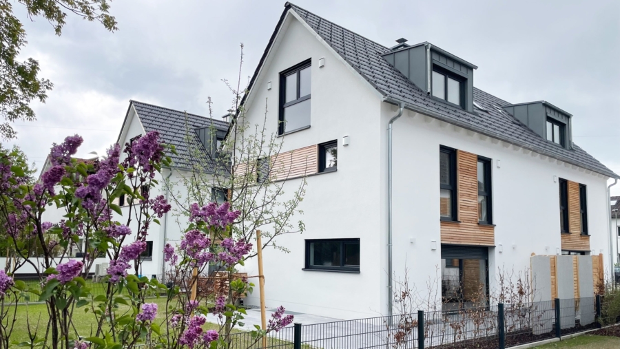 Exklusives Stadthaus mit edlem Kaminofen & 2 Bädern in Untermenzing direkt vom Bauträger! - Hausansicht 1