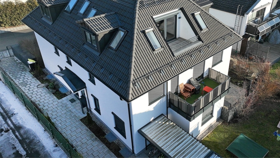 Absolute Rarität! Edle 3-Zimmer-Dachgeschosswohnung mit Luxusausstattung und großer Dachterrasse - Hausansicht