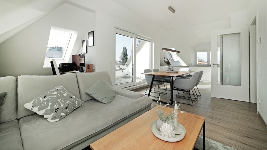 Absolute Rarität! Edle 3-Zimmer-Dachgeschosswohnung mit Luxusausstattung und großer Dachterrasse - Wohn-/Essbereich