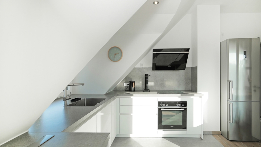 Absolute Rarität! Edle 3-Zimmer-Dachgeschosswohnung mit Luxusausstattung und großer Dachterrasse - Küche