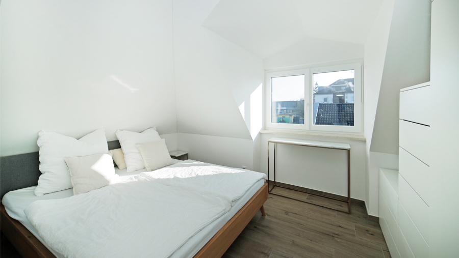Absolute Rarität! Edle 3-Zimmer-Dachgeschosswohnung mit Luxusausstattung und großer Dachterrasse - Elternbereich