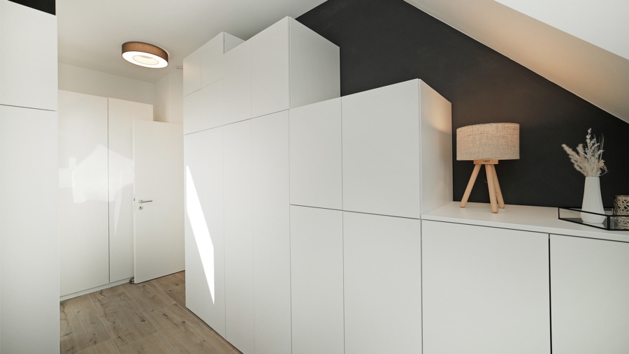 Absolute Rarität! Edle 3-Zimmer-Dachgeschosswohnung mit Luxusausstattung und großer Dachterrasse - Einbauschrank im Elternbereich