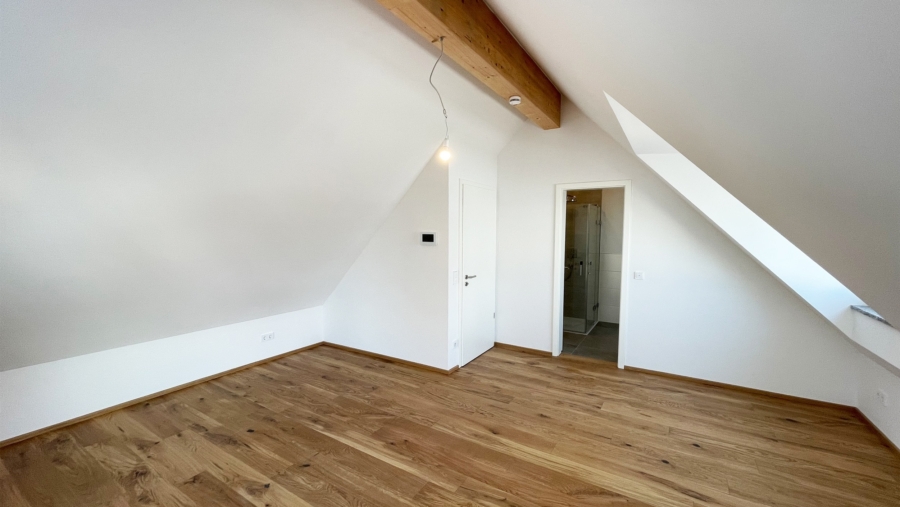 Exklusives Stadthaus mit edlem Kaminofen & 2 Bädern sofort verfügbar! - Studio Ansicht 2