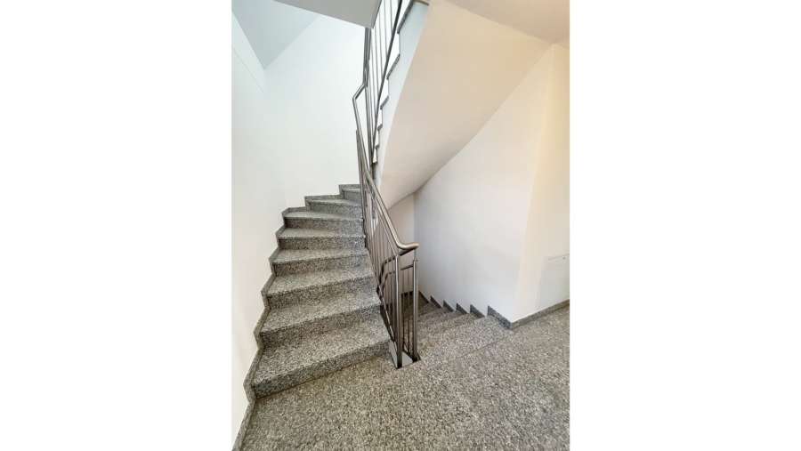 Exklusives Stadthaus mit edlem Kaminofen & 2 Bädern sofort verfügbar! - Flur