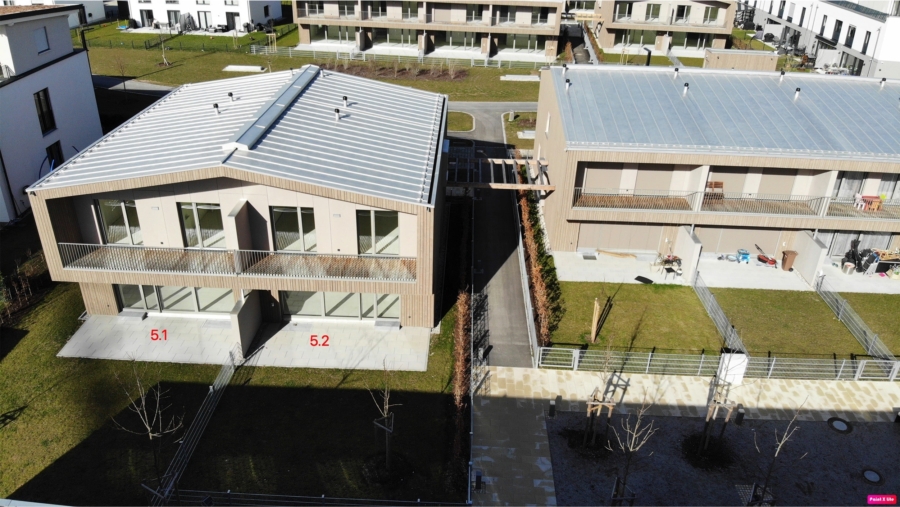 Moderne Doppelhaushälfte (Haus 5.2) im Passivhausstandard in familienfreundlicher Wohnlage in Poing - Außenansicht