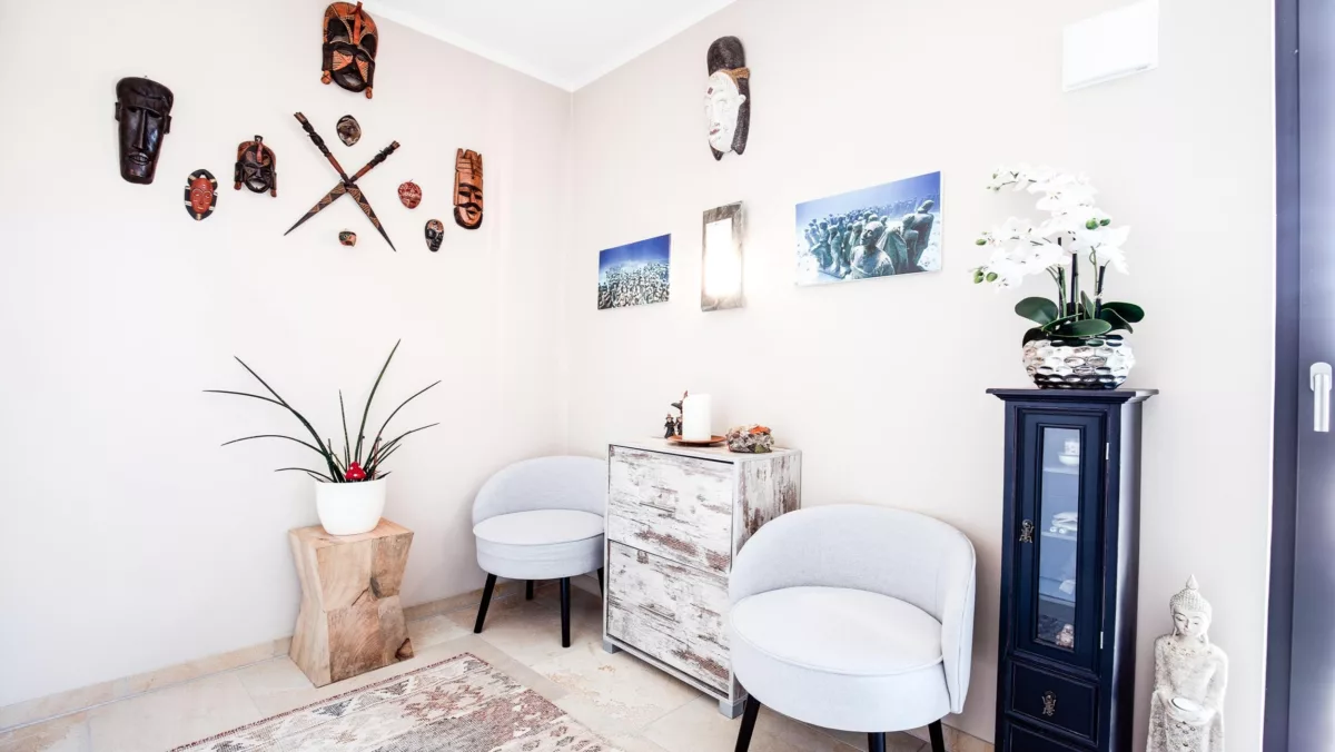 Empfangsbereich mit Garderobe