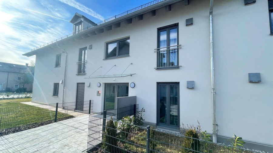 Top vermietete 4-Zimmer-Eigentumswohnung, Baujahr 2023 in sehr guter Wohnlage sucht Kapitalanleger - Eingangsbereich