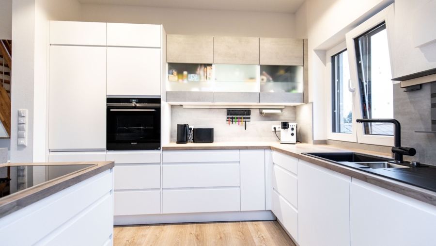 Absolute Rarität! Edle 4-Zimmer-Dachgeschosswohnung mit Luxusausstattung und großem Westbalkon - Küche