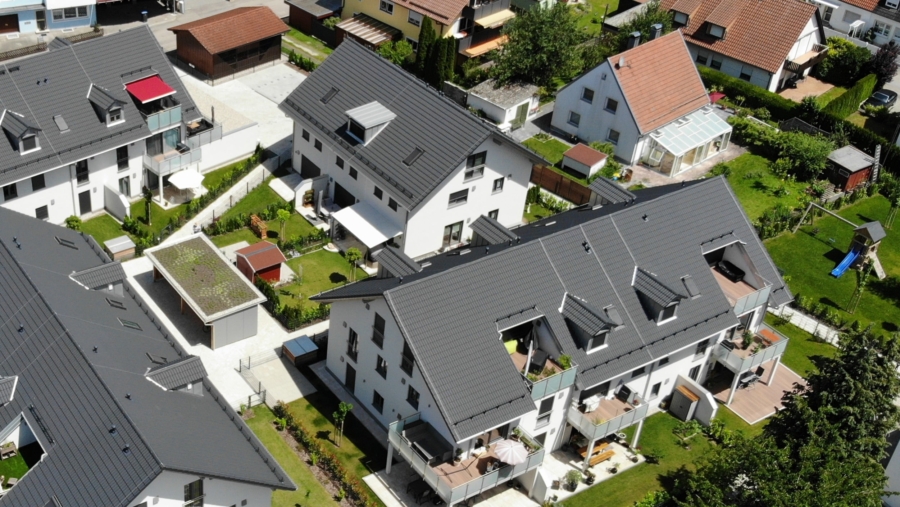 Traumhaus auf Erbpacht! Modernes, hochwertiges Reihenmittelhaus (KFW 55) frei zur Eigennutzung - Luftbild 2