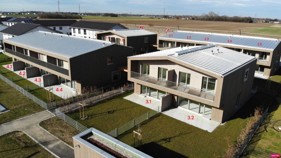 Moderne Doppelhaushälfte (Haus 3.2) im Passivhausstandard in familienfreundlicher Wohnlage in Poing - Außenansicht 2