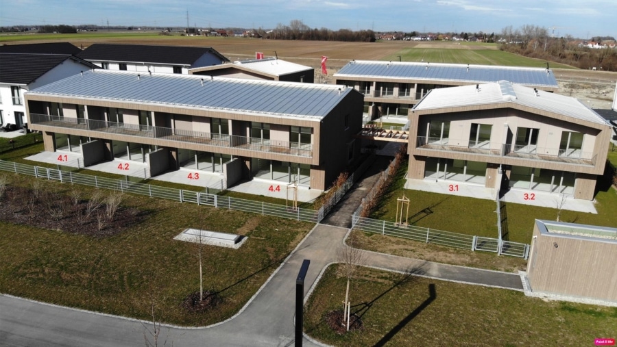 Moderne Doppelhaushälfte (Haus 3.2) im Passivhausstandard in familienfreundlicher Wohnlage in Poing - Außenansicht 3