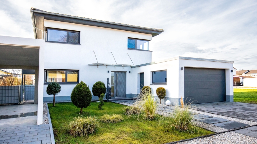 Stilvolles Wohnen & Leben in exklusiver Traumvilla! - Außenansicht