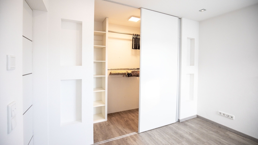 Stilvolles Wohnen & Leben in exklusiver Traumvilla! - Begehbarer Kleiderschrank