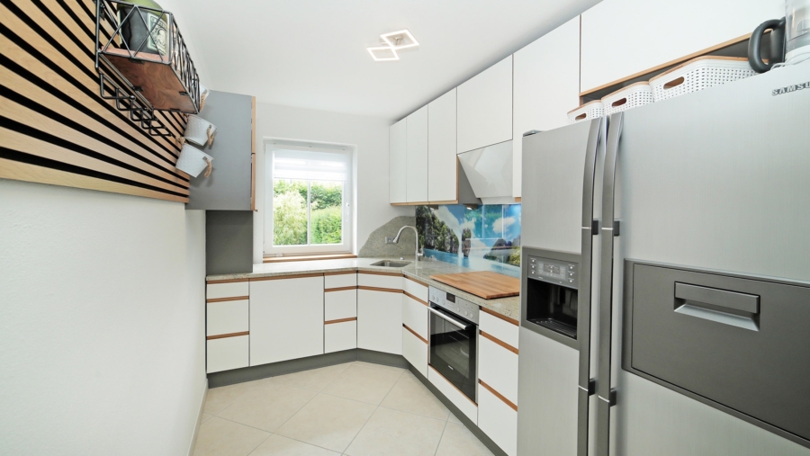 Großes Reihenmittelhaus mit 5 Zimmern und 2 Bädern in sehr ruhiger Wohnlage in exzellentem Zustand - Küche im Erdgeschoss