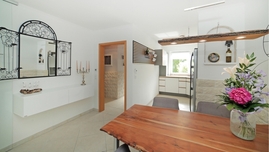 Großes Reihenmittelhaus mit 5 Zimmern und 2 Bädern in sehr ruhiger Wohnlage in exzellentem Zustand - Essbereich