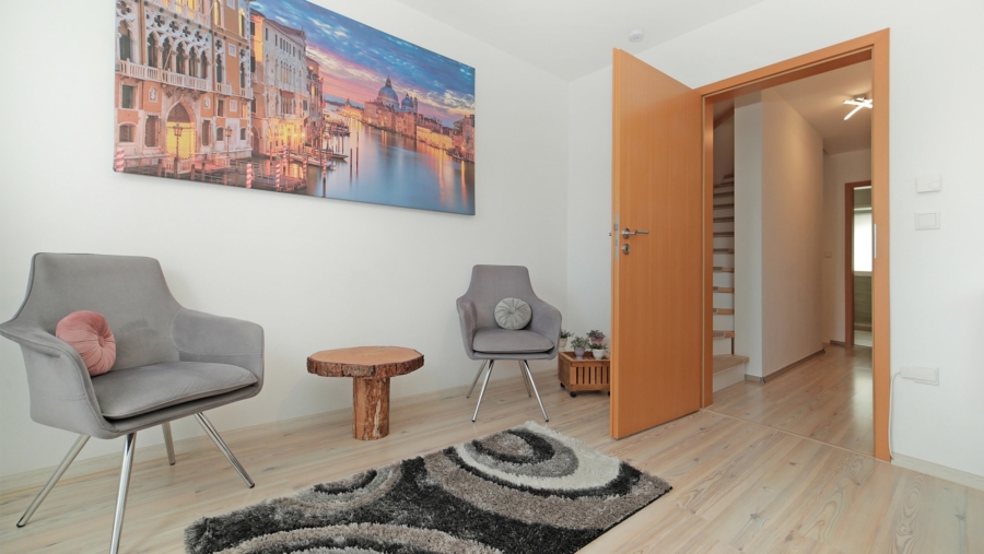 Großes Reihenmittelhaus mit 5 Zimmern und 2 Bädern in sehr ruhiger Wohnlage in exzellentem Zustand - Arbeitszimmer 1. OG