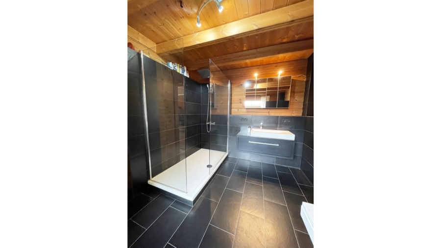 Idylle Pur! Schönes Wochenendhaus mit großem Grundstück und Kaminofen - Bad