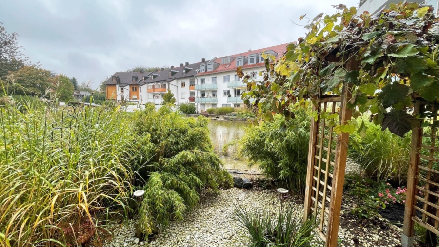 Schöne 3-Zimmer-Gartenwohnung mit großer Terrasse, Einbauküche & TG-Stellplatz im Herzen von Erding! - Steingarten