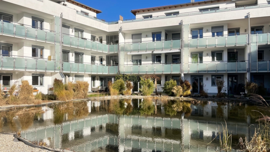 Schöne 3-Zimmer-Gartenwohnung mit großer Terrasse, Einbauküche & TG-Stellplatz im Herzen von Erding! - Wohnanlage Ansicht 3