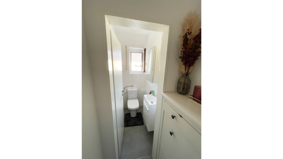 Top geschnittene 3-Zimmer-Eigentumswohnung mit Südbalkon & Gartenmitbenutzung in Alt-Poing - Gäste-WC