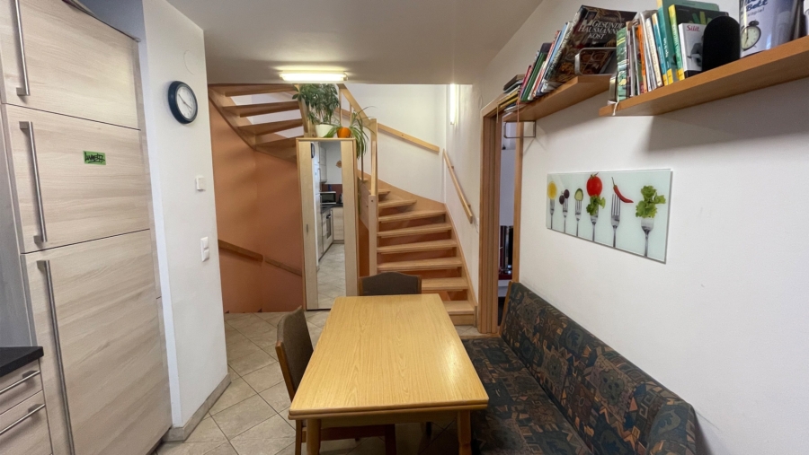 Familientraum! Moderne DHH mit 5 Zimmern, Kaminofen, großen Garten, 2 Garagen & 2 Stellplätzen! - Essbereich