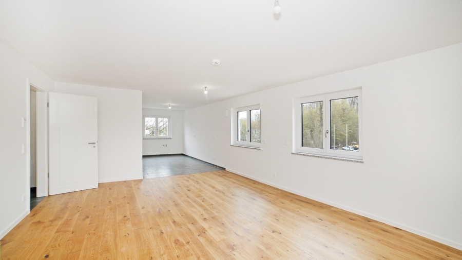 Exklusive 4-Zimmer-Eigentumswohnung mit 2 Bädern, großem Westbalkon und edler Ausstattung - Wohn-/Essbereich