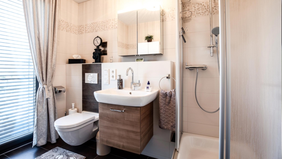 Eine Perle im Herzen von Erding! Edle Penthouse Wohnung mit 133 m² Wohnfläche & großer Dachterrasse - Duschbad