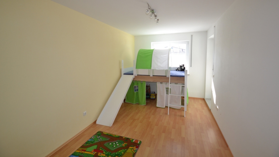 Juwel! Top gepflegte DHH mit viel Platz für die ganze Familie im idyllischen Moosinning-Eichenried - Ansicht Kinderzimmer