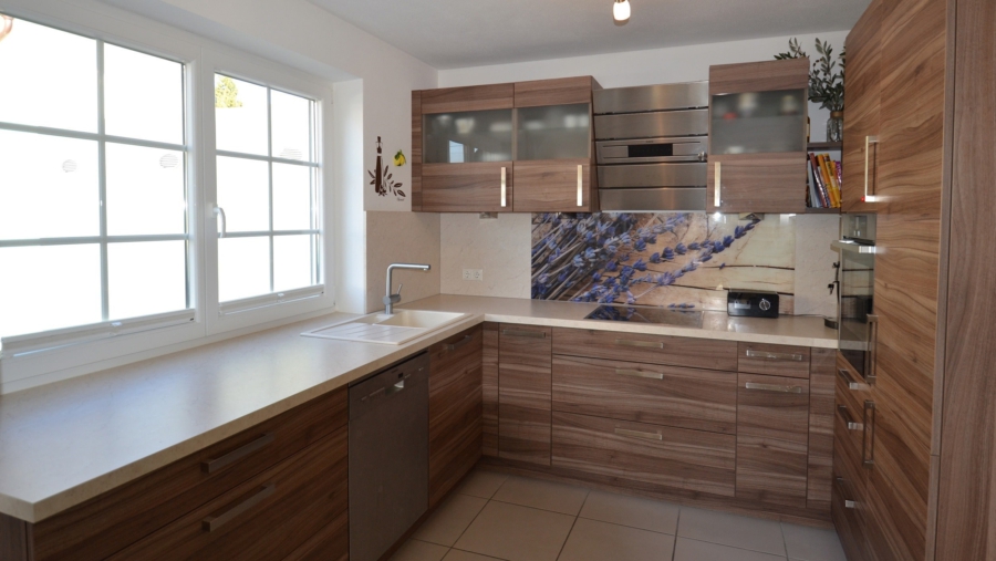 Juwel! Top gepflegte DHH mit viel Platz für die ganze Familie im idyllischen Moosinning-Eichenried - Ansicht Küche