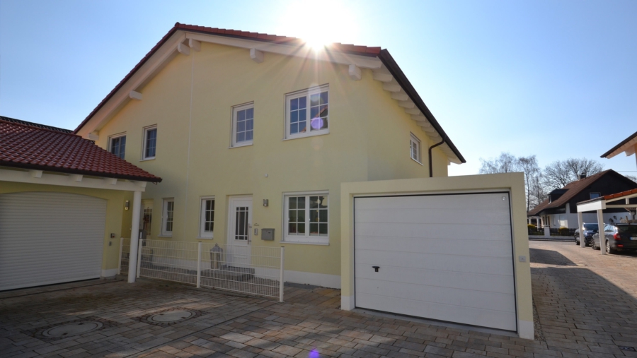 Juwel! Top gepflegte DHH mit viel Platz für die ganze Familie im idyllischen Moosinning-Eichenried - Ansicht Rückgebäude