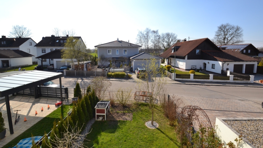 Juwel! Top gepflegte DHH mit viel Platz für die ganze Familie im idyllischen Moosinning-Eichenried - Aussicht vom Balkon