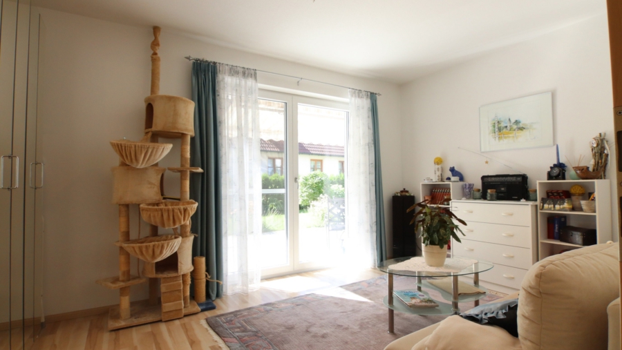 Rarität! Top gepflegte 3-Zimmer-Erdgeschosswohnung mit großem Garten in ruhiger Lage von Eitting - Kinderzimmer