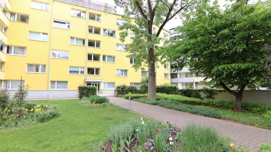 Top gepflegte 2-Zimmer-Wohnung im Herzen von Schwabing - Haupteingang
