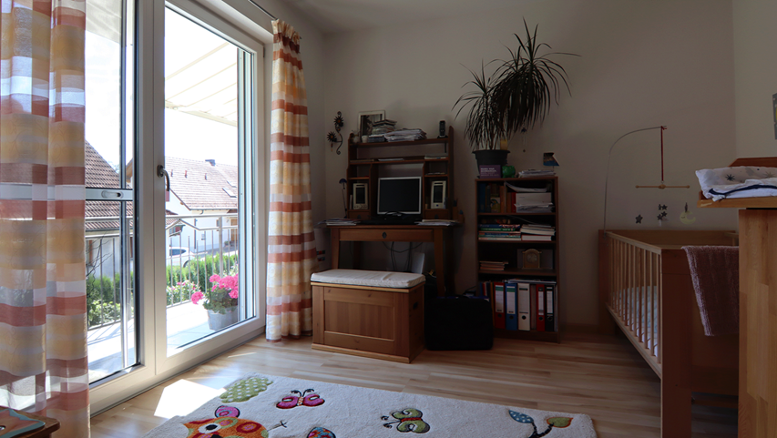 Moderne und lichterfüllte 3-Zimmer-Wohnung mit großem Südbalkon in ruhiger Lage von Eitting - Kinderzimmer