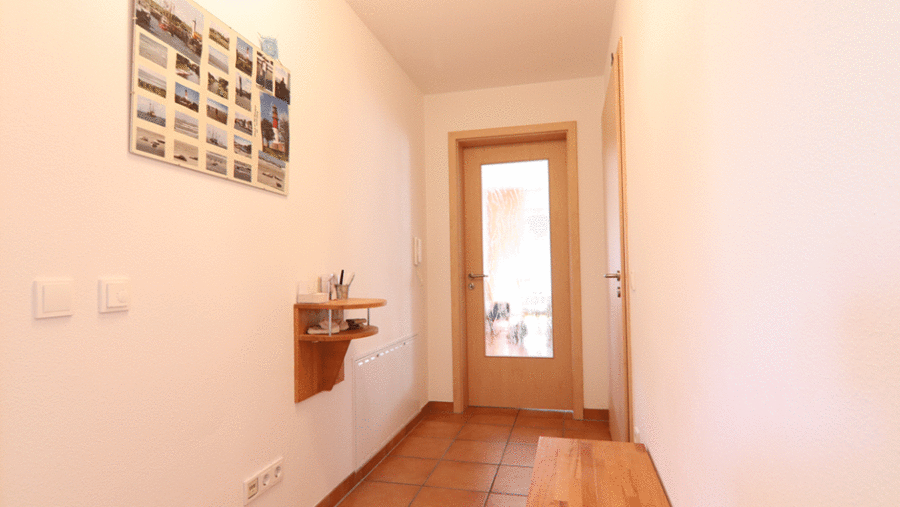 Moderne und lichterfüllte 3-Zimmer-Wohnung mit großem Südbalkon in ruhiger Lage von Eitting - Flur