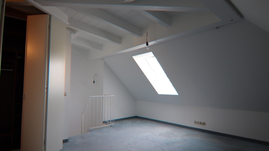 Ruhig gelegene 3-Zimmer-Maisonette-Wohnung mit wohnwirtschaftlichem Hobbyraum im Dachgeschoss - Hobbyraum im Dachgeschoss