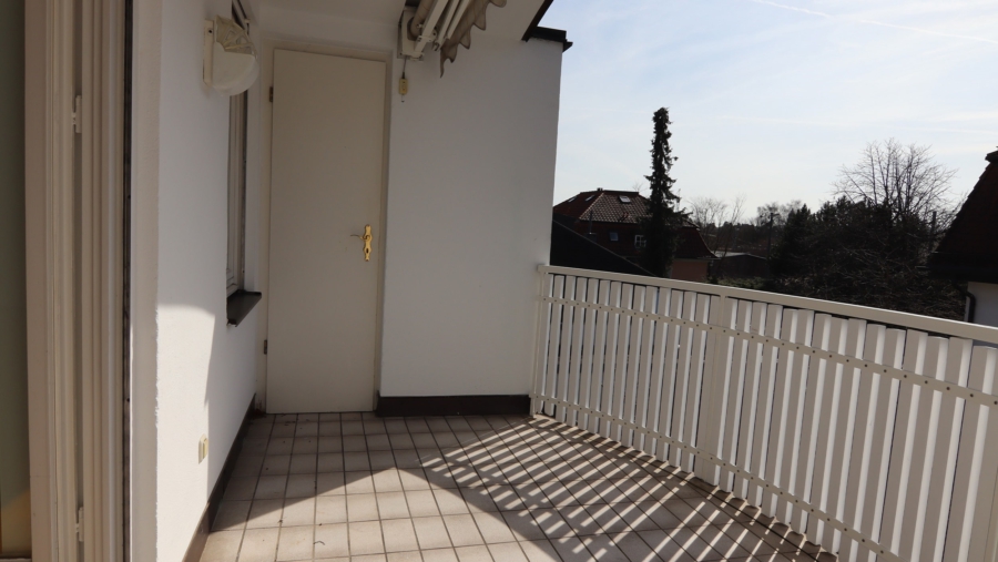 Ruhig gelegene 3-Zimmer-Maisonette-Wohnung mit wohnwirtschaftlichem Hobbyraum im Dachgeschoss - Südwestbalkon mit Abstellraum