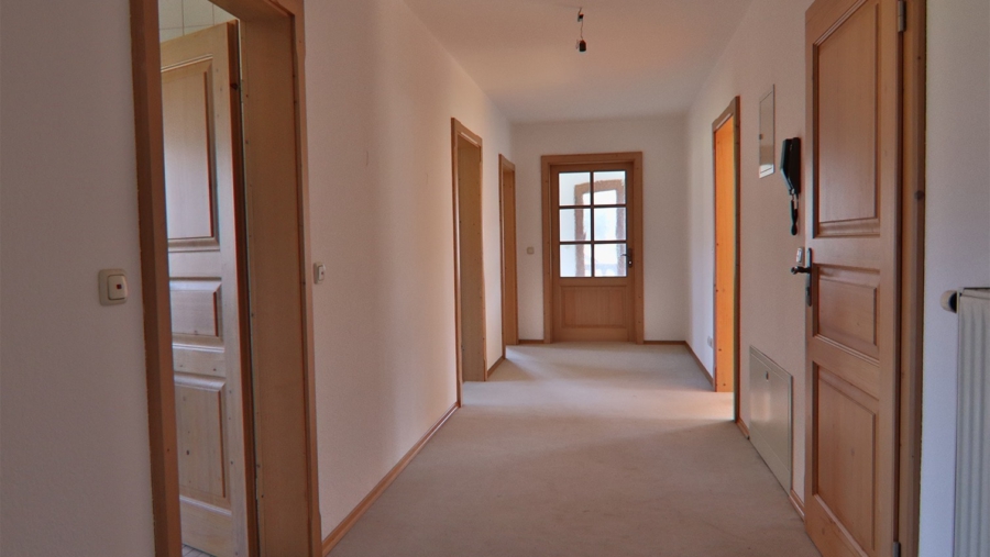 Das perfekte Haus mit Einliegerwohnungen zur freien Sanierung in Oberaudorf, Landkreis Rosenheim - Flur Obergeschoss