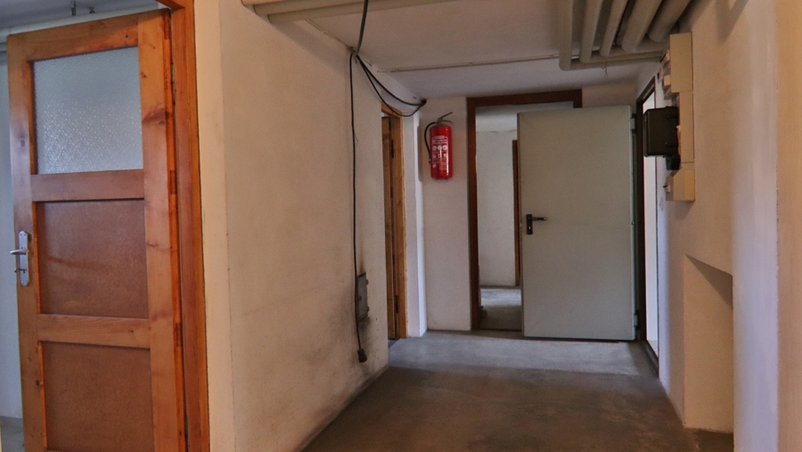 Das perfekte Haus mit Einliegerwohnungen zur freien Sanierung in Oberaudorf, Landkreis Rosenheim - Flur Keller