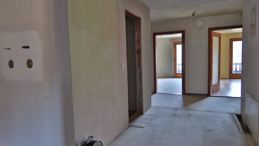 Das perfekte Haus mit Einliegerwohnungen zur freien Sanierung in Oberaudorf, Landkreis Rosenheim - Flur Dachgeschoss