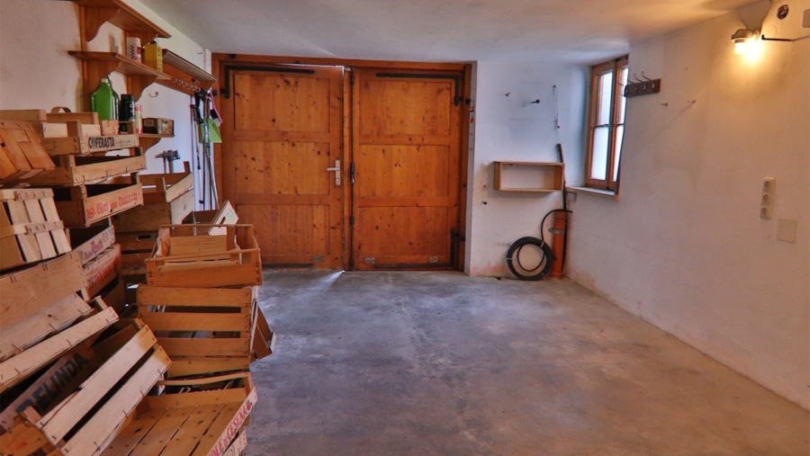 Das perfekte Haus mit Einliegerwohnungen zur freien Sanierung in Oberaudorf, Landkreis Rosenheim - Inhausgarage