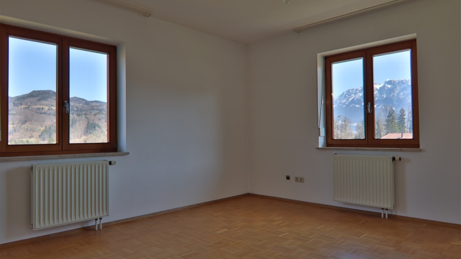 Das perfekte Haus mit Einliegerwohnungen zur freien Sanierung in Oberaudorf, Landkreis Rosenheim - Schlafzimmer OG